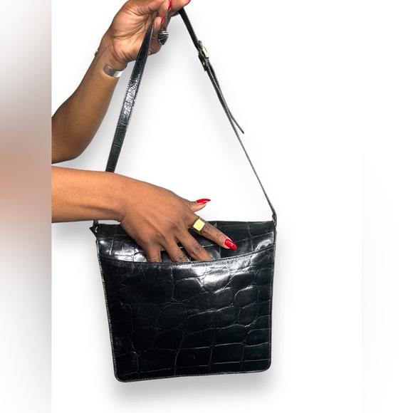 1990s “Marco Avane” Black Embossed Crossbody - Picture 4 of 4